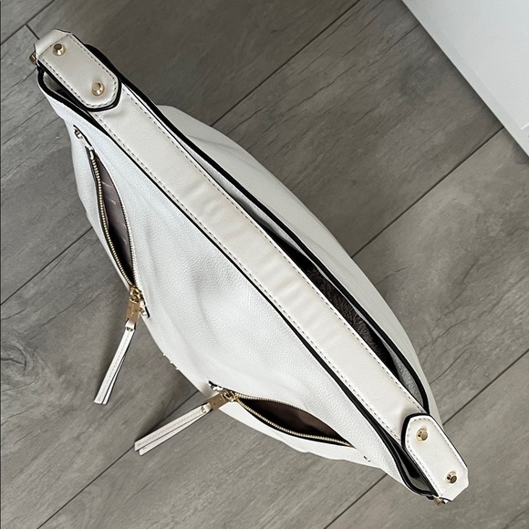 MICHAEL MICHAEL KORS
Evie White Large Pebbled Leather Shoulder Hobo Bag Gold - Picture 10 of 16